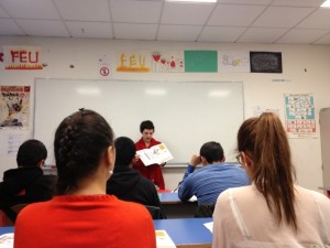Marion TANYERES en intervention dans une classe d'accueil pour le projet Bienvenue au bahut
